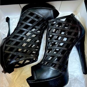 Size 8 guess heels